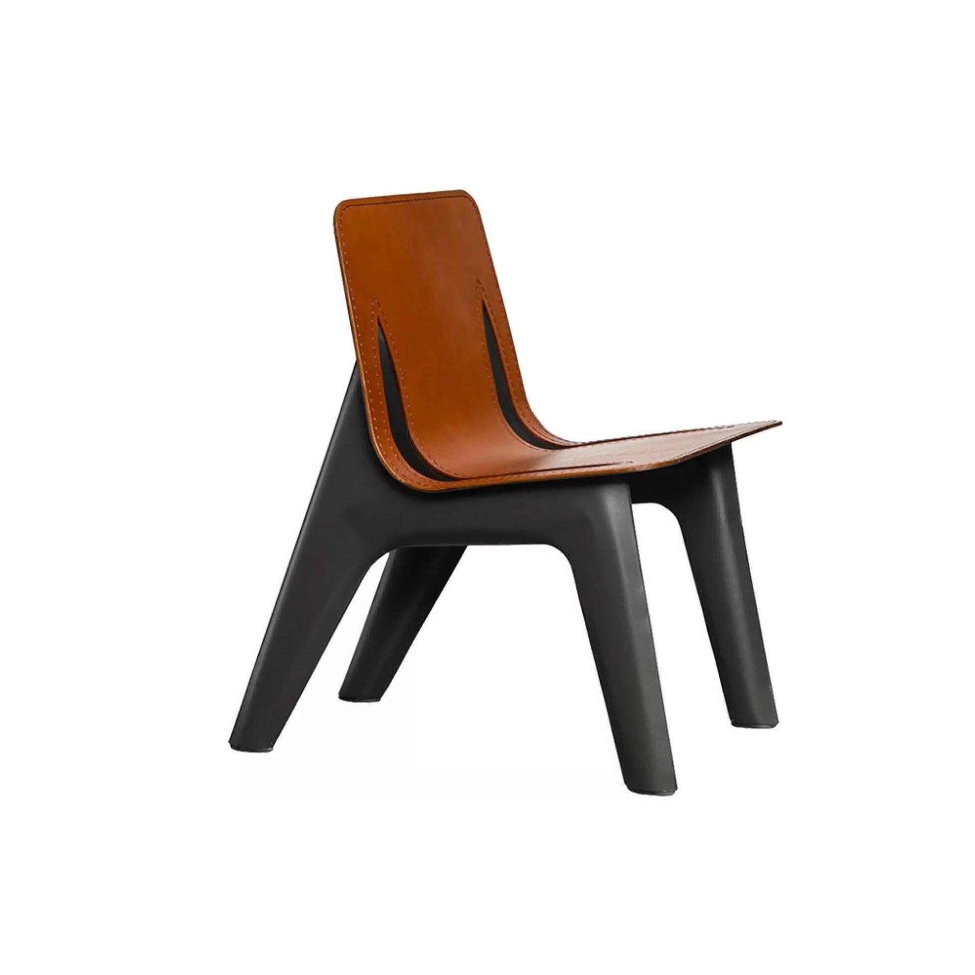 Krzesło J-CHAIR grafitowo-szary mat z koniakowym wykończeniem Zieta Studio Eye on Design