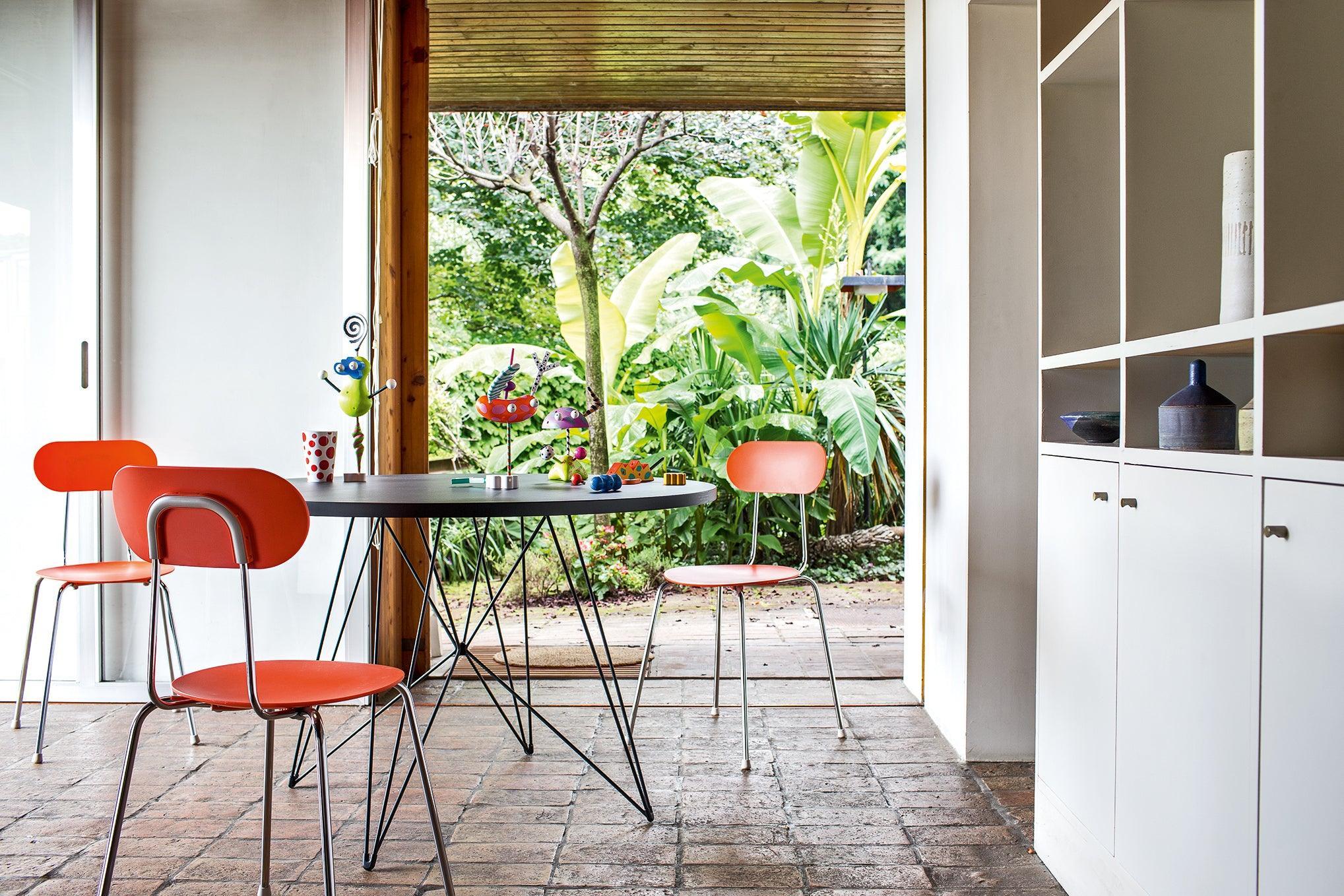 Krzesło MARIOLINA niebieski z czarną podstawą Magis Eye on Design