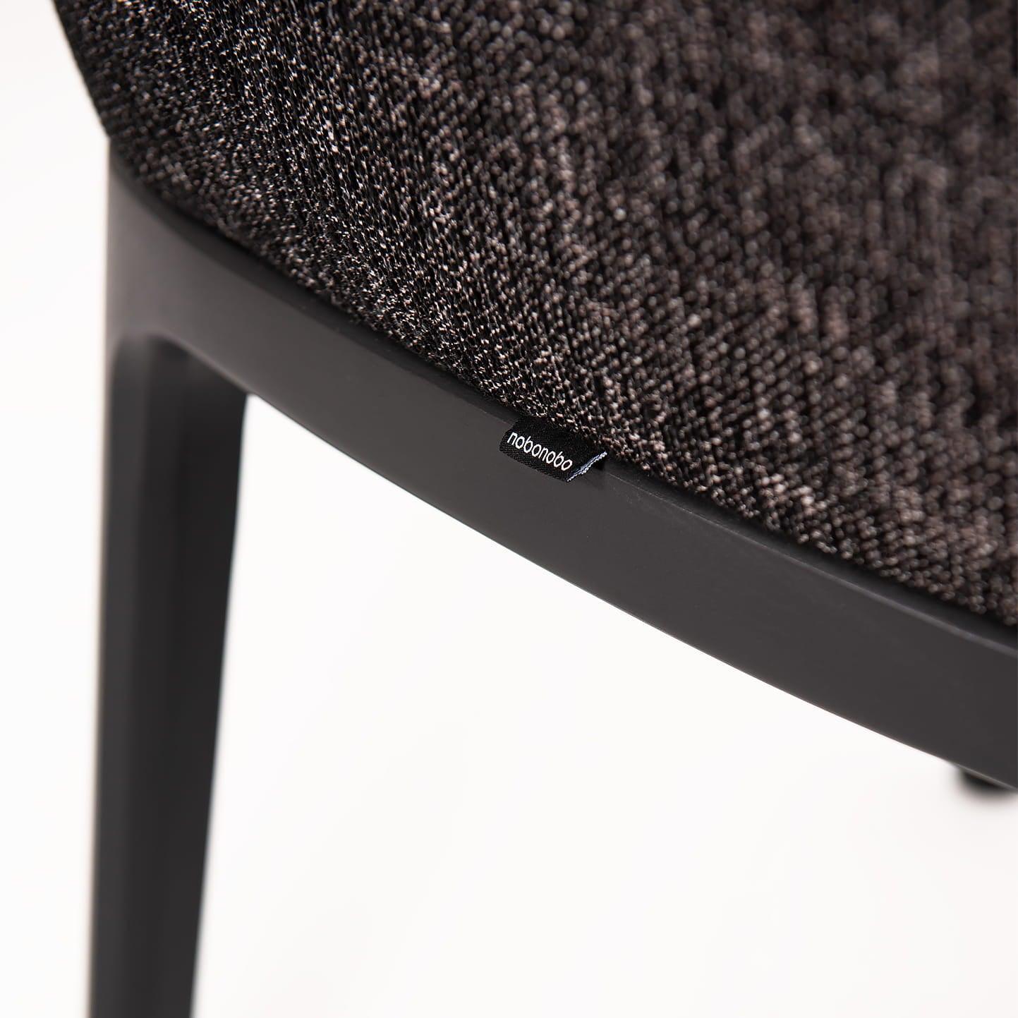 Krzesło MUST II tapicerowane z drewnianą podstawą Nobonobo Eye on Design