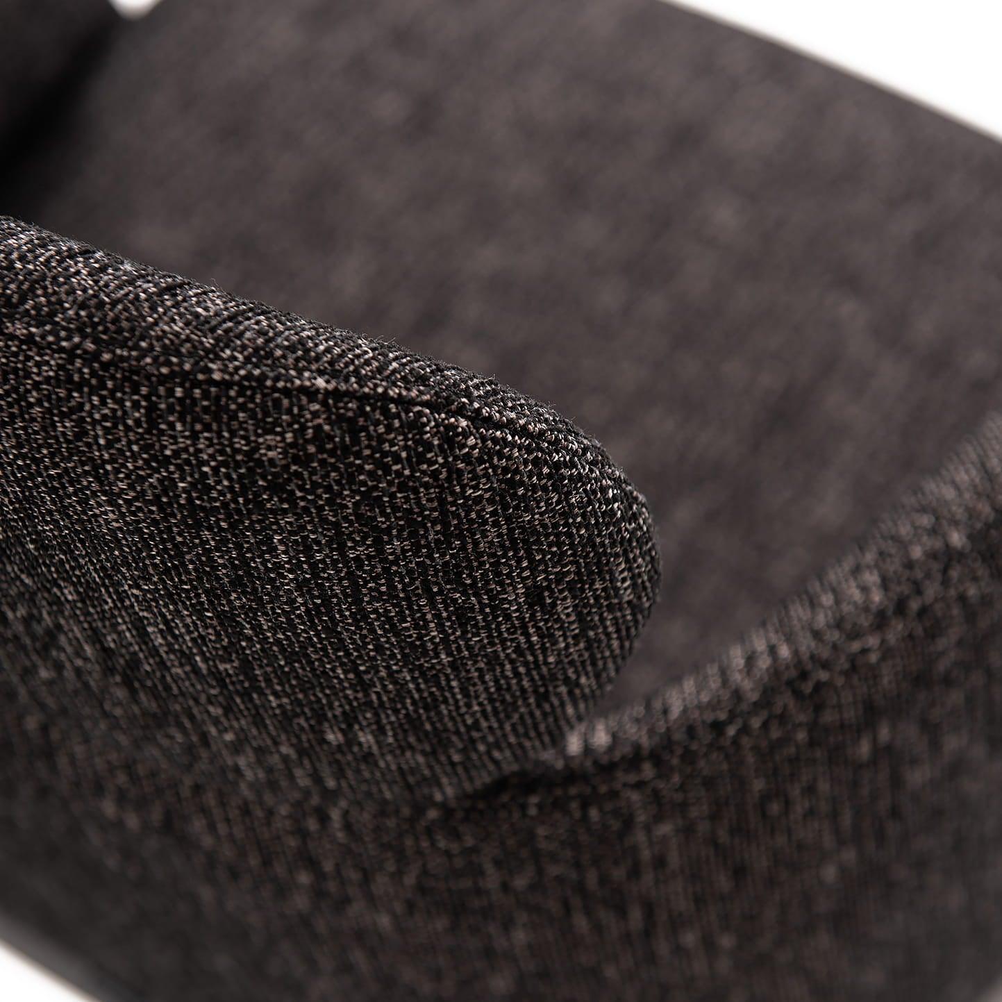 Krzesło MUST II tapicerowane z drewnianą podstawą Nobonobo Eye on Design