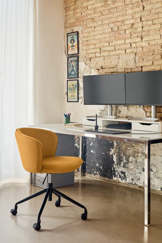 Krzesło na kółkach ADD ekoskóra terracotta Teulat Eye on Design