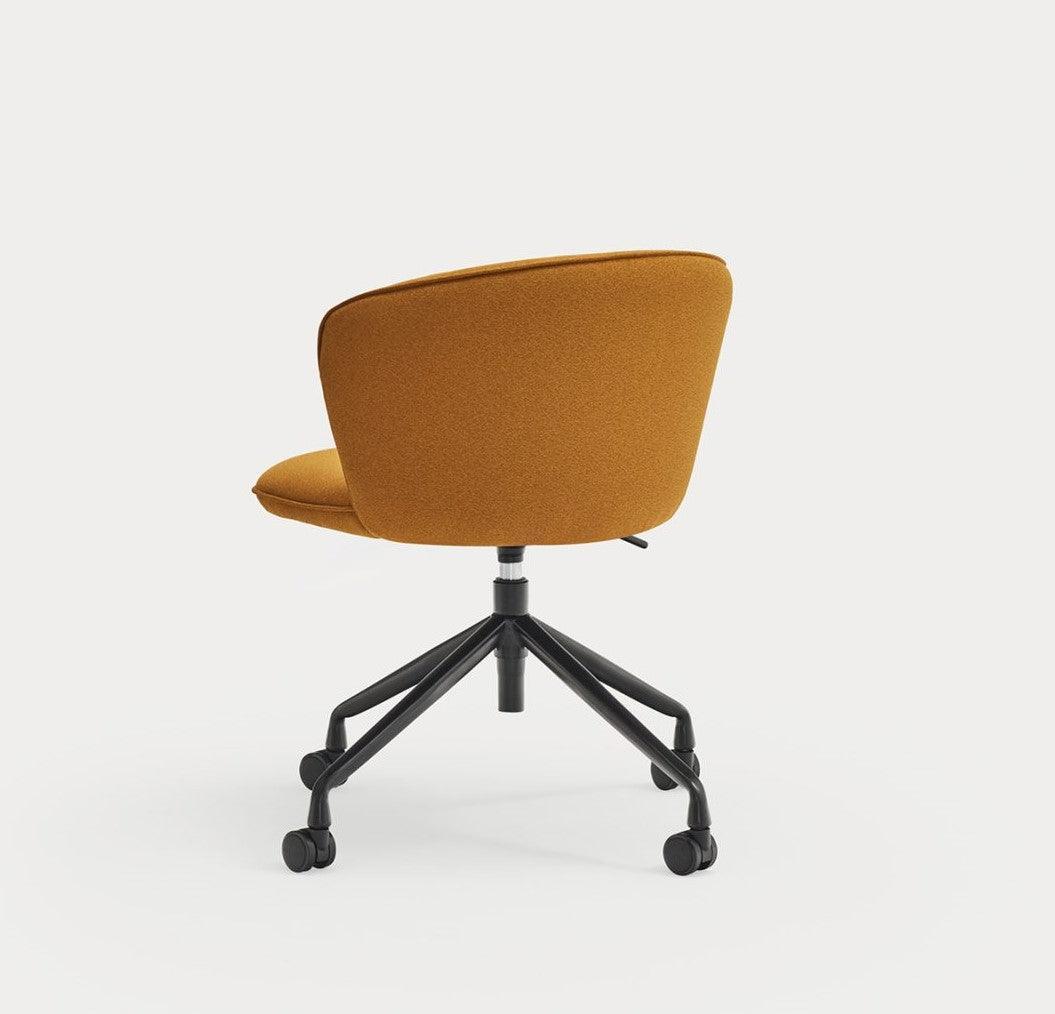 Krzesło na kółkach ADD musztardowy Teulat Eye on Design