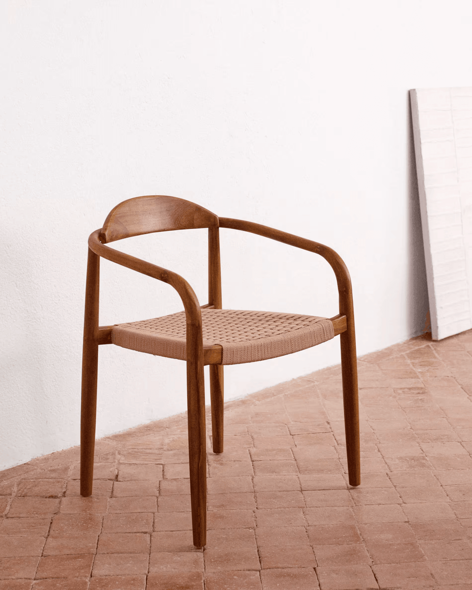 Krzesło NINA ciemnobrązowe drewno akacjowe La Forma Eye on Design