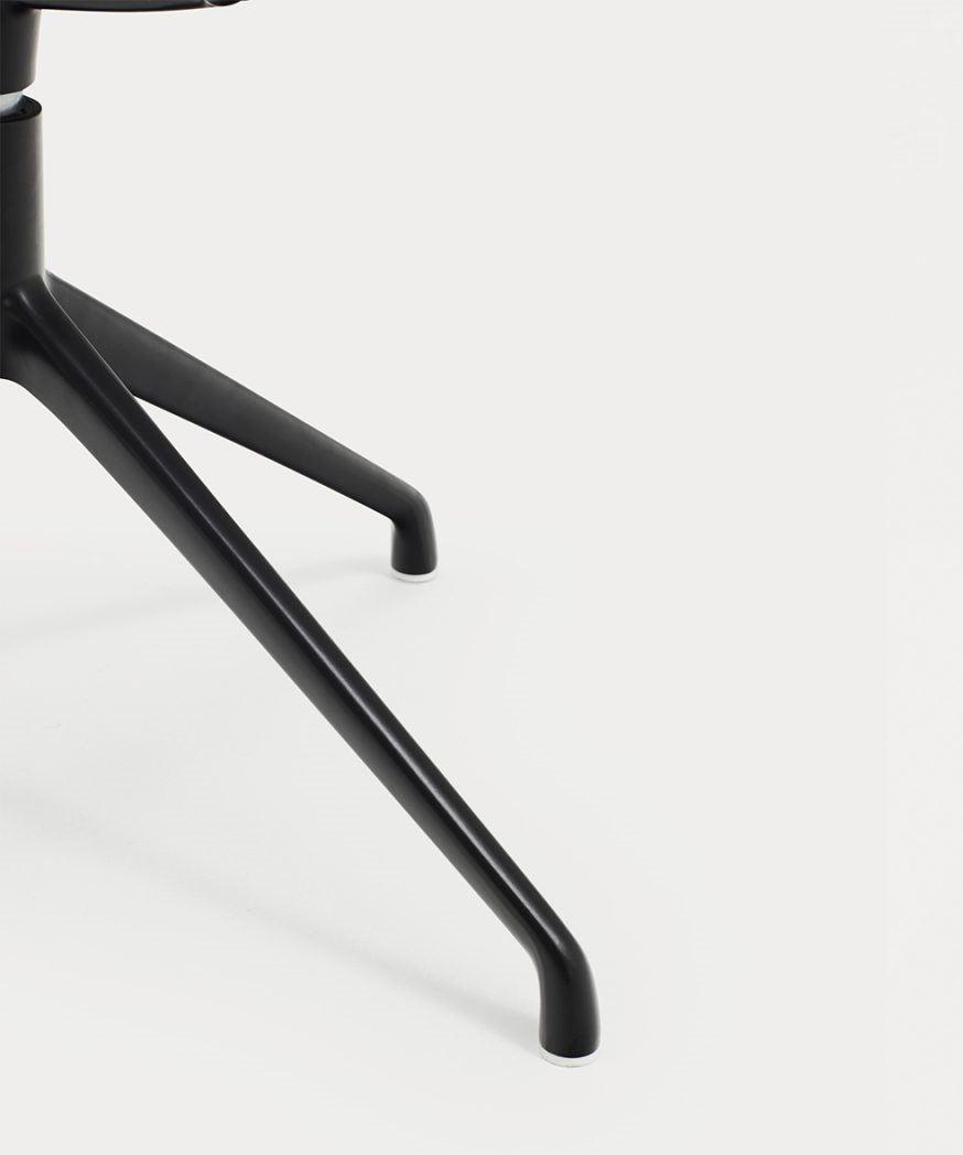 Krzesło obrotowe MOGI beżowa ekoskóra z czarną podstawą Teulat Eye on Design