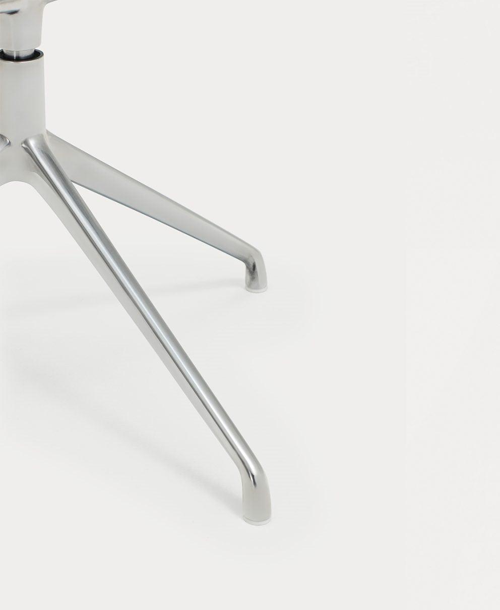 Krzesło obrotowe MOGI czerwony z chromowaną podstawą Teulat Eye on Design