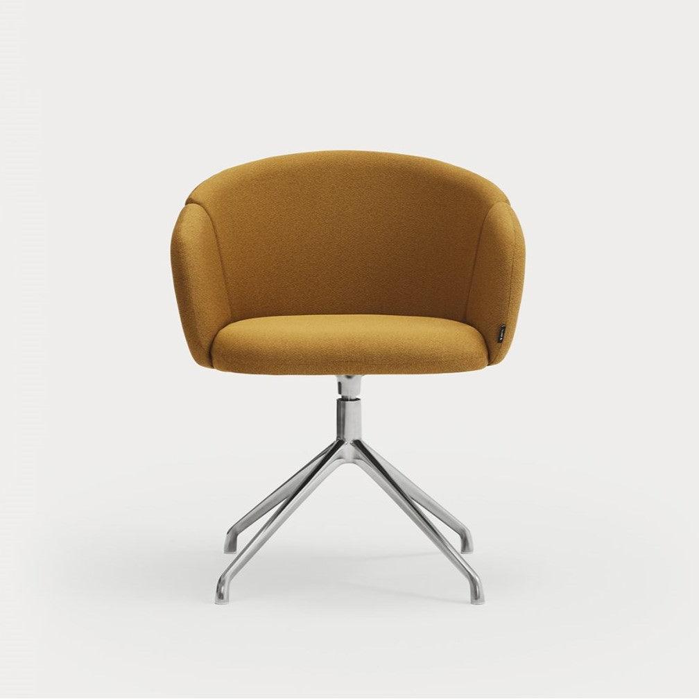 Krzesło obrotowe z podłokietnikami ADD musztardowy z chromowaną podstawą Teulat Eye on Design