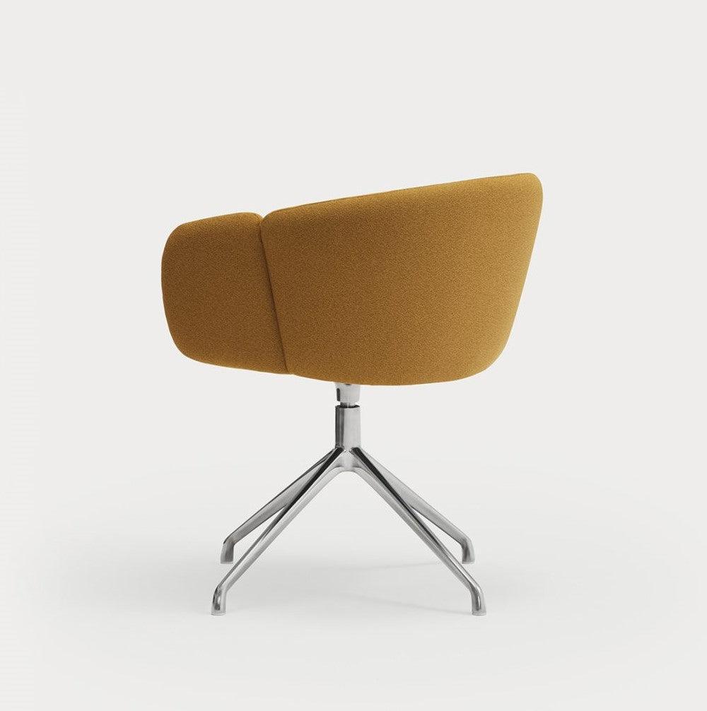 Krzesło obrotowe z podłokietnikami ADD musztardowy z chromowaną podstawą Teulat Eye on Design