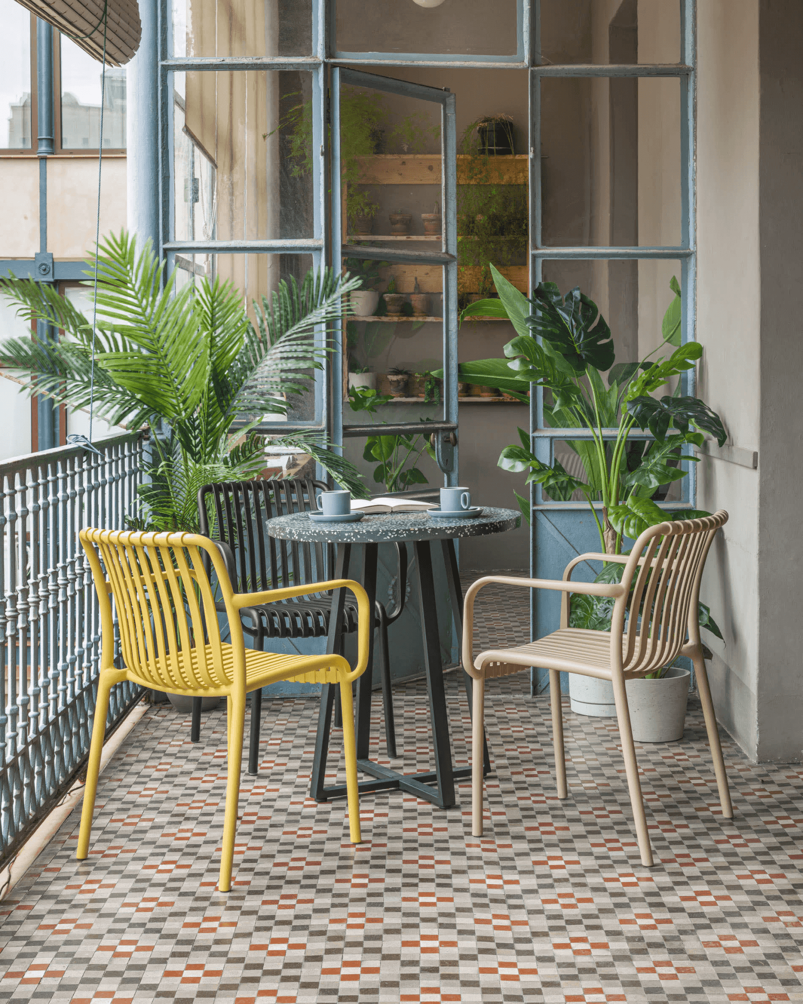 Krzesło ogrodowe ISABELLINI beżowy La Forma Eye on Design