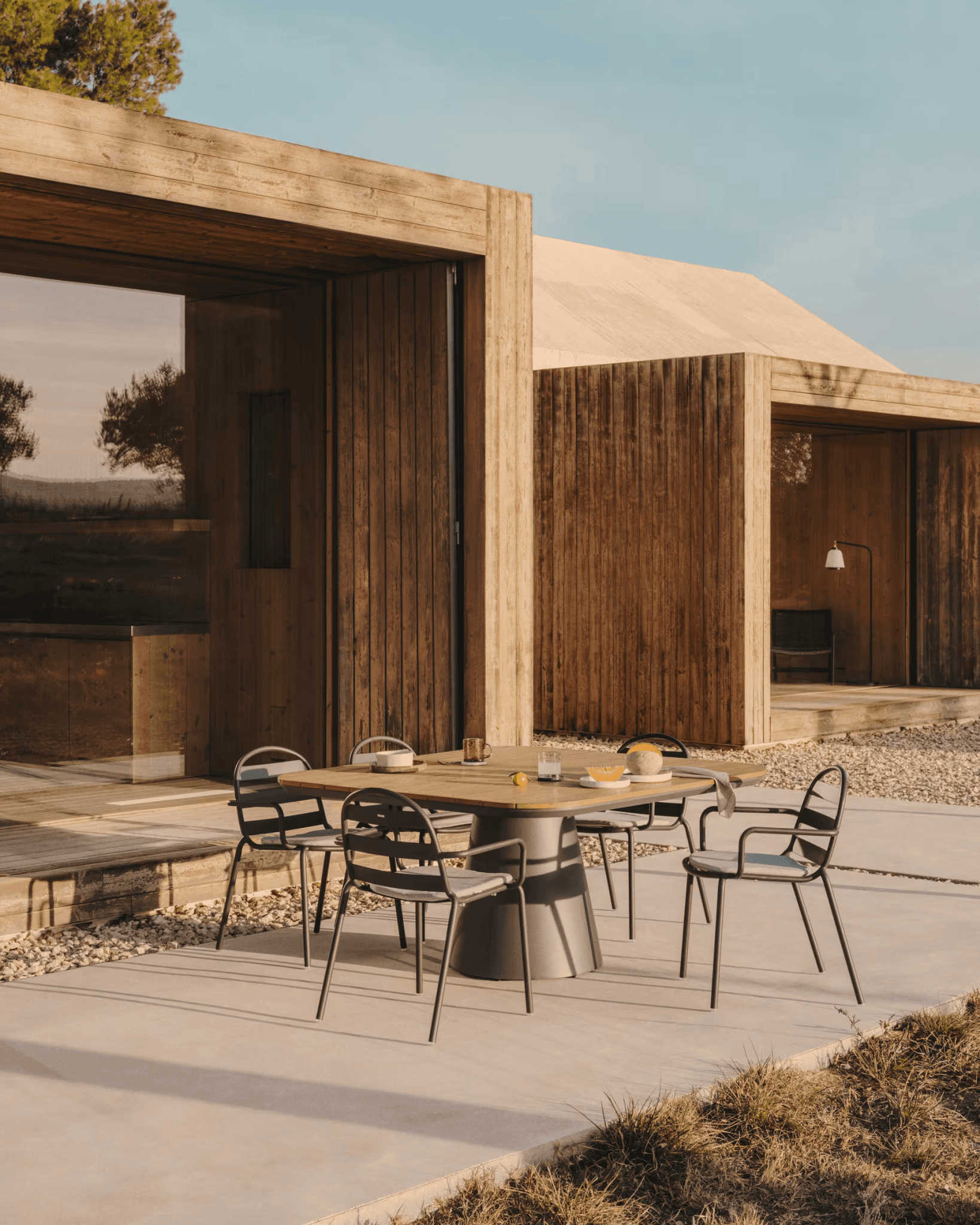 Krzesło ogrodowe JONCOLS ciemnoszary La Forma Eye on Design