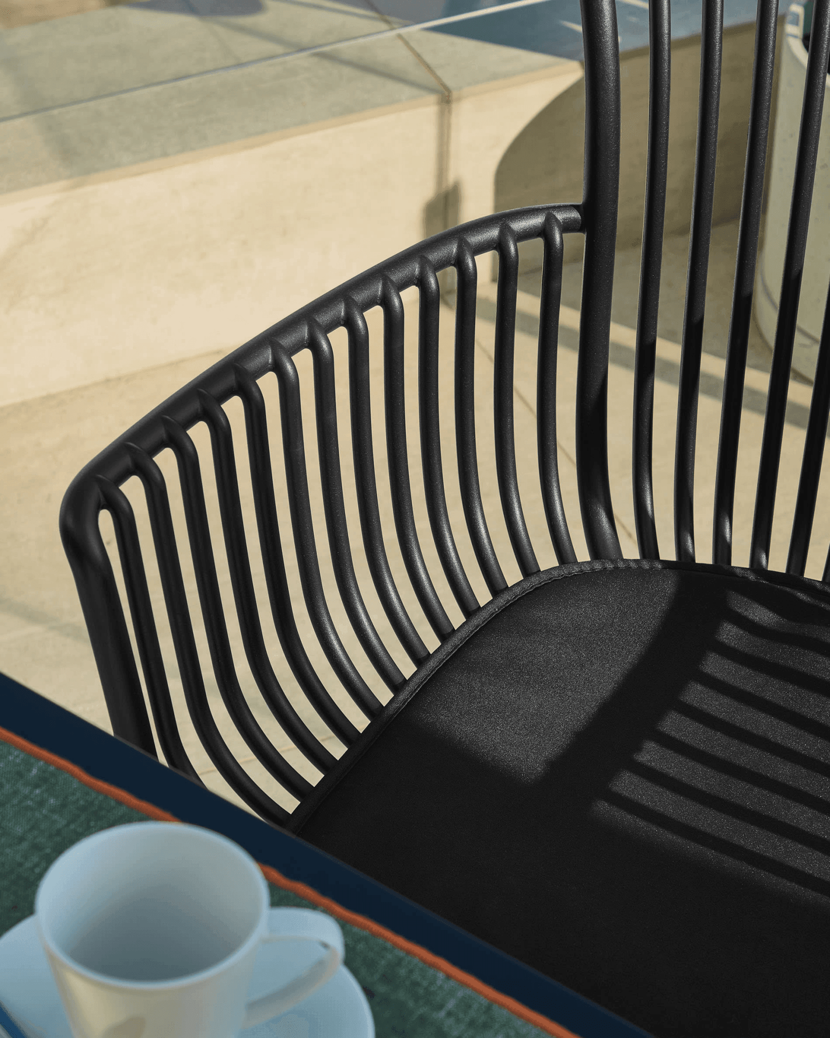 Krzesło ogrodowe SURPIKA czarny La Forma Eye on Design