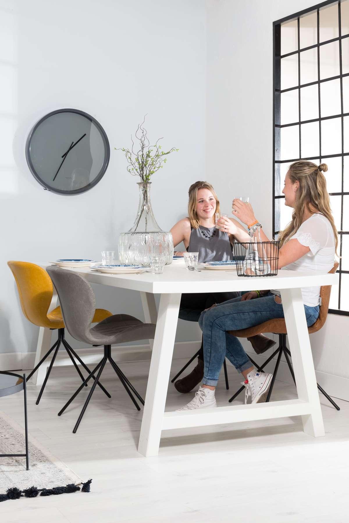 Krzesło OMG czarna ekoskóra Zuiver Eye on Design