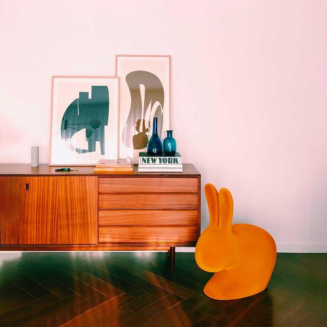 Krzesło RABBIT VELVET pomarańczowy Qeeboo Eye on Design