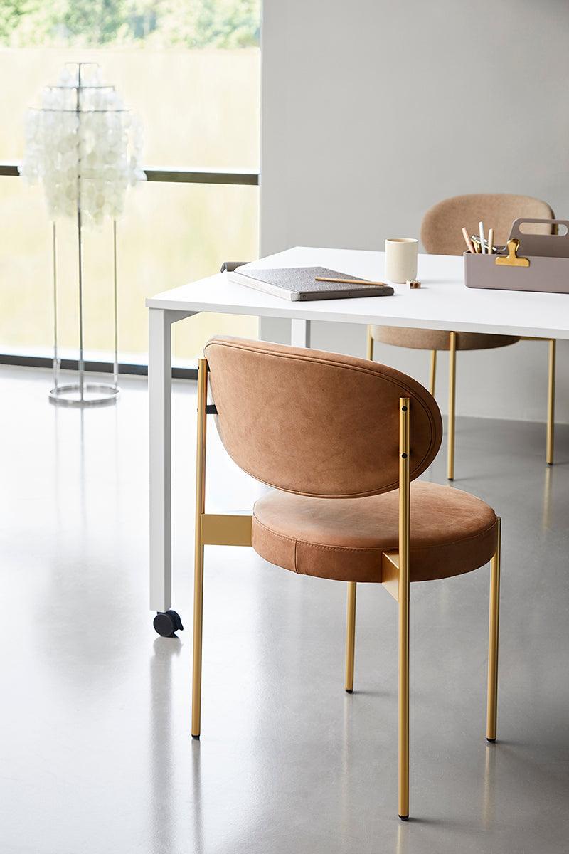 Krzesło SERIES 430 CHAIR BRASS - kolor do wyboru Verpan Eye on Design