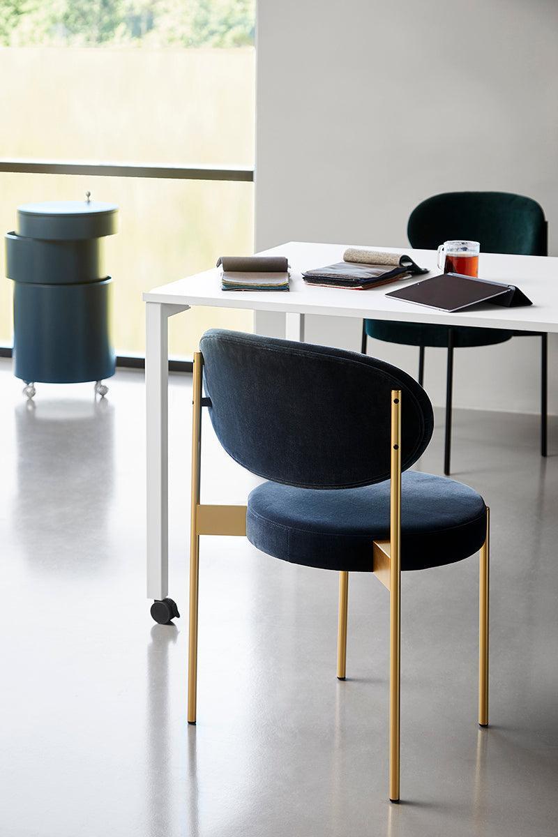 Krzesło SERIES 430 CHAIR BRASS - kolor do wyboru Verpan Eye on Design