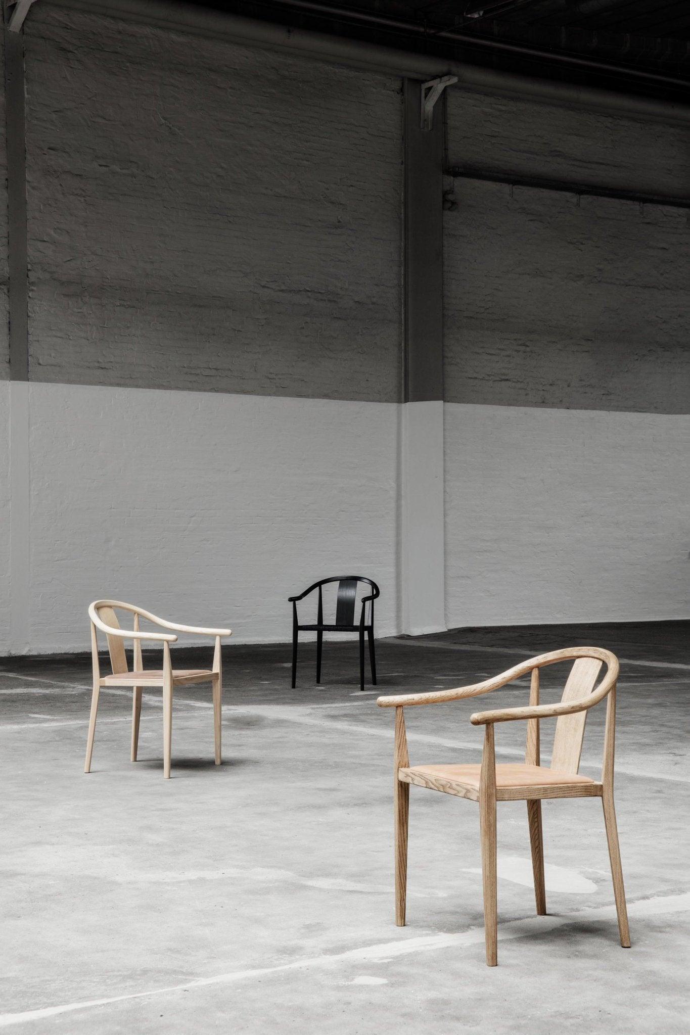 Krzesło SHANGHAI jesionowy z ekoskórą NORR11 Eye on Design