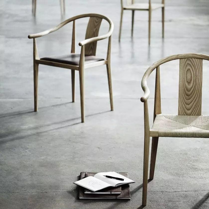 Krzesło SHANGHAI jesionowy z ekoskórą NORR11 Eye on Design