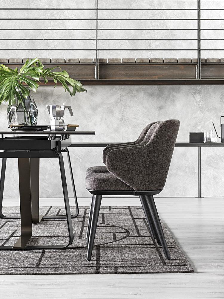 Krzesło skórzane z podłokietnikami FOYER jasnobrązowy z drewnianą podstawą Calligaris Eye on Design