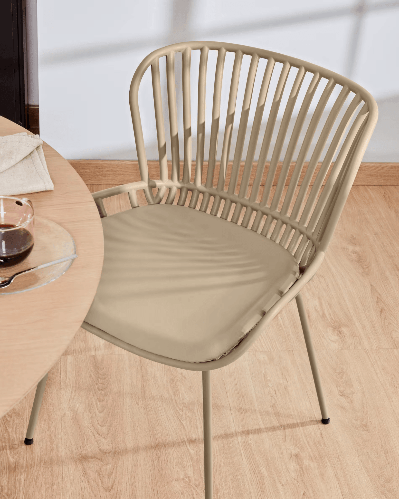 Krzesło SURPIK beżowy La Forma Eye on Design