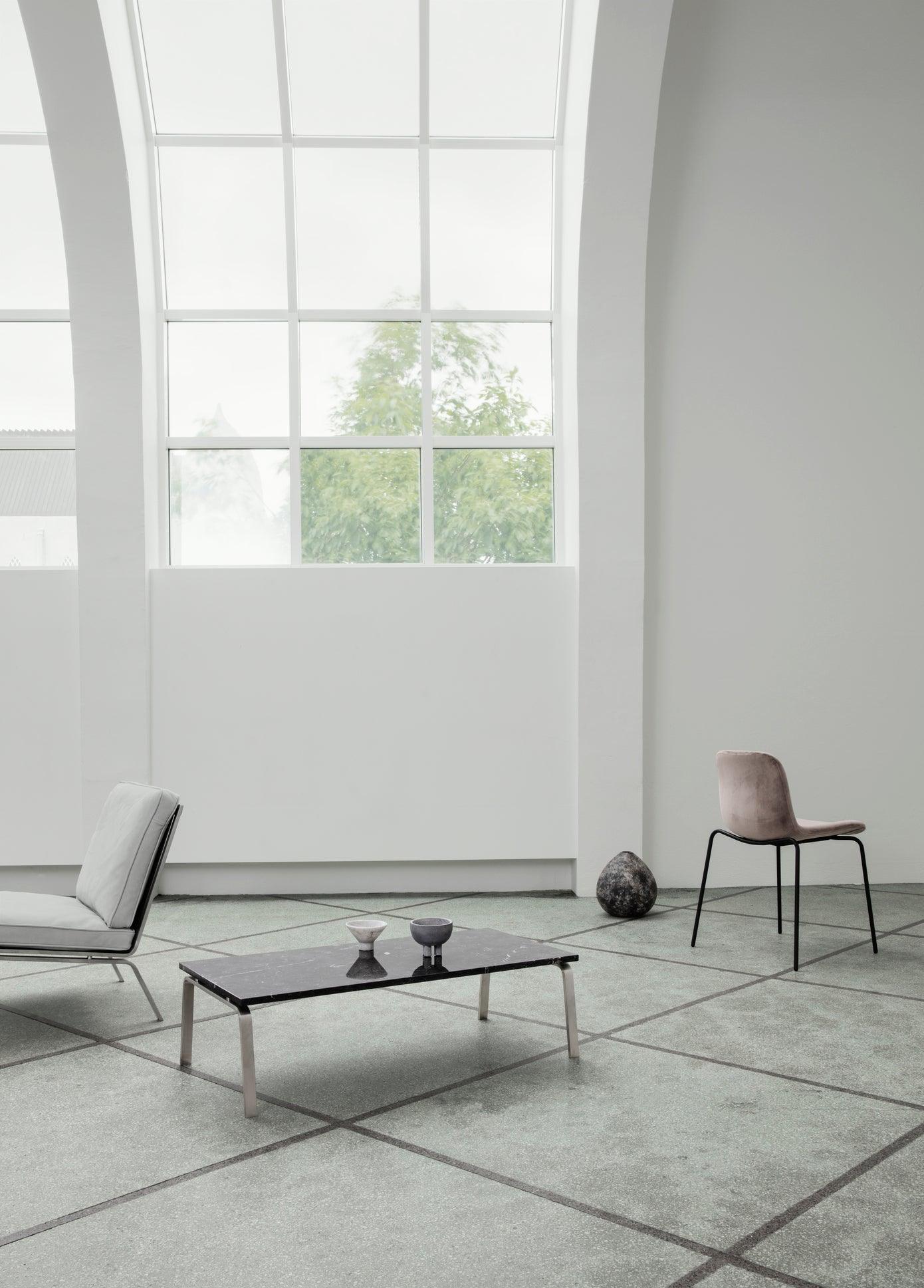 Krzesło tapicerowane LANGUE stalowa rama NORR11 Eye on Design