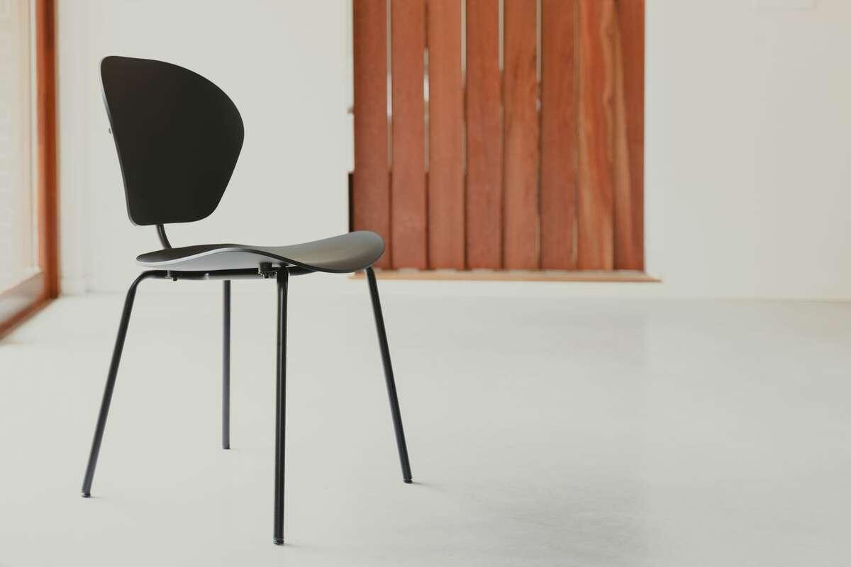 Krzesło THE OCEAN czarny Zuiver Eye on Design