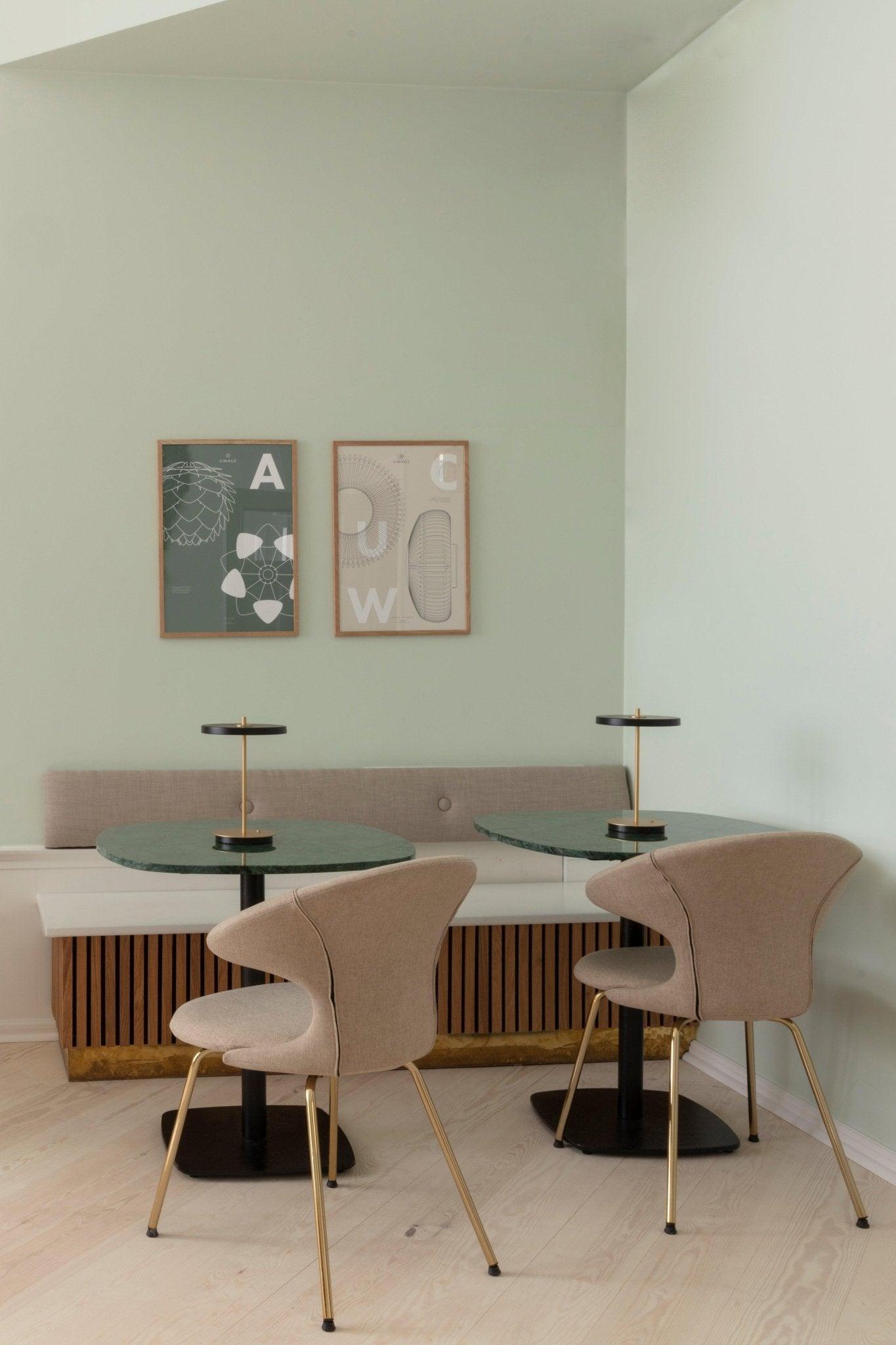 Krzesło TIME FLIES bursztynowy ze złotą podstawą UMAGE Eye on Design