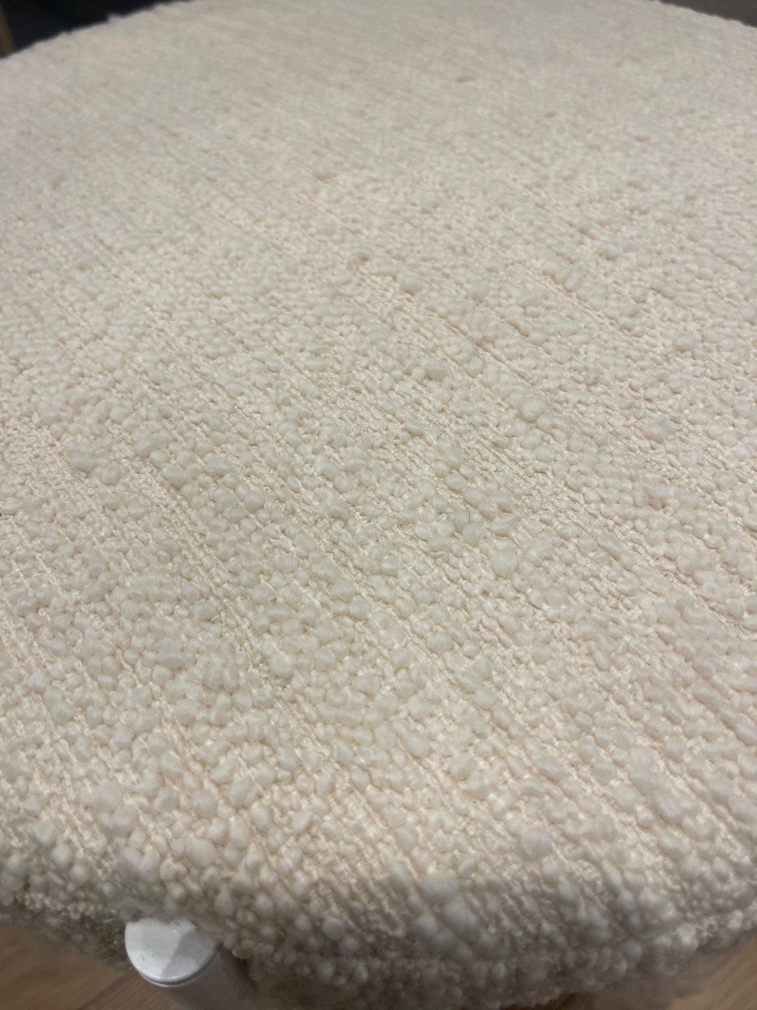 Krzesło w tkaninie boucle SERIES 430 kremowe z białą podstawą Verpan Eye on Design