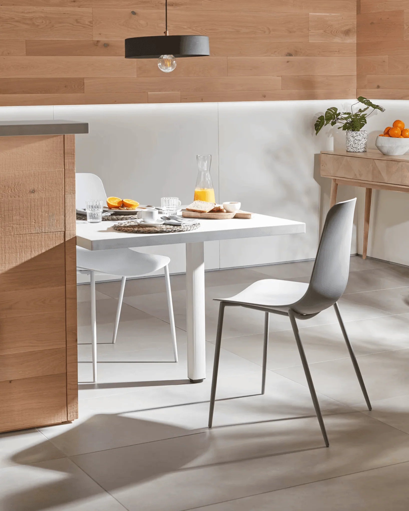 WHATTS Chair in Black with Steel Base