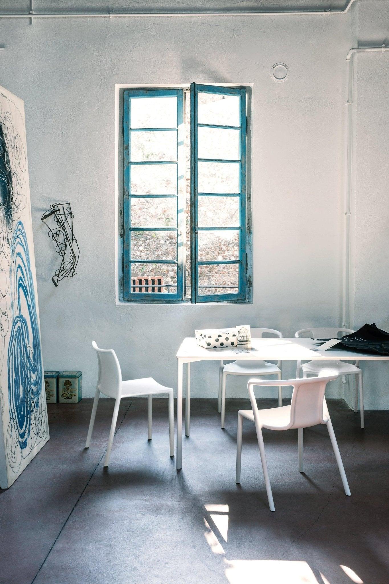 Krzesło z podłokietnikami AIR biały Magis Eye on Design