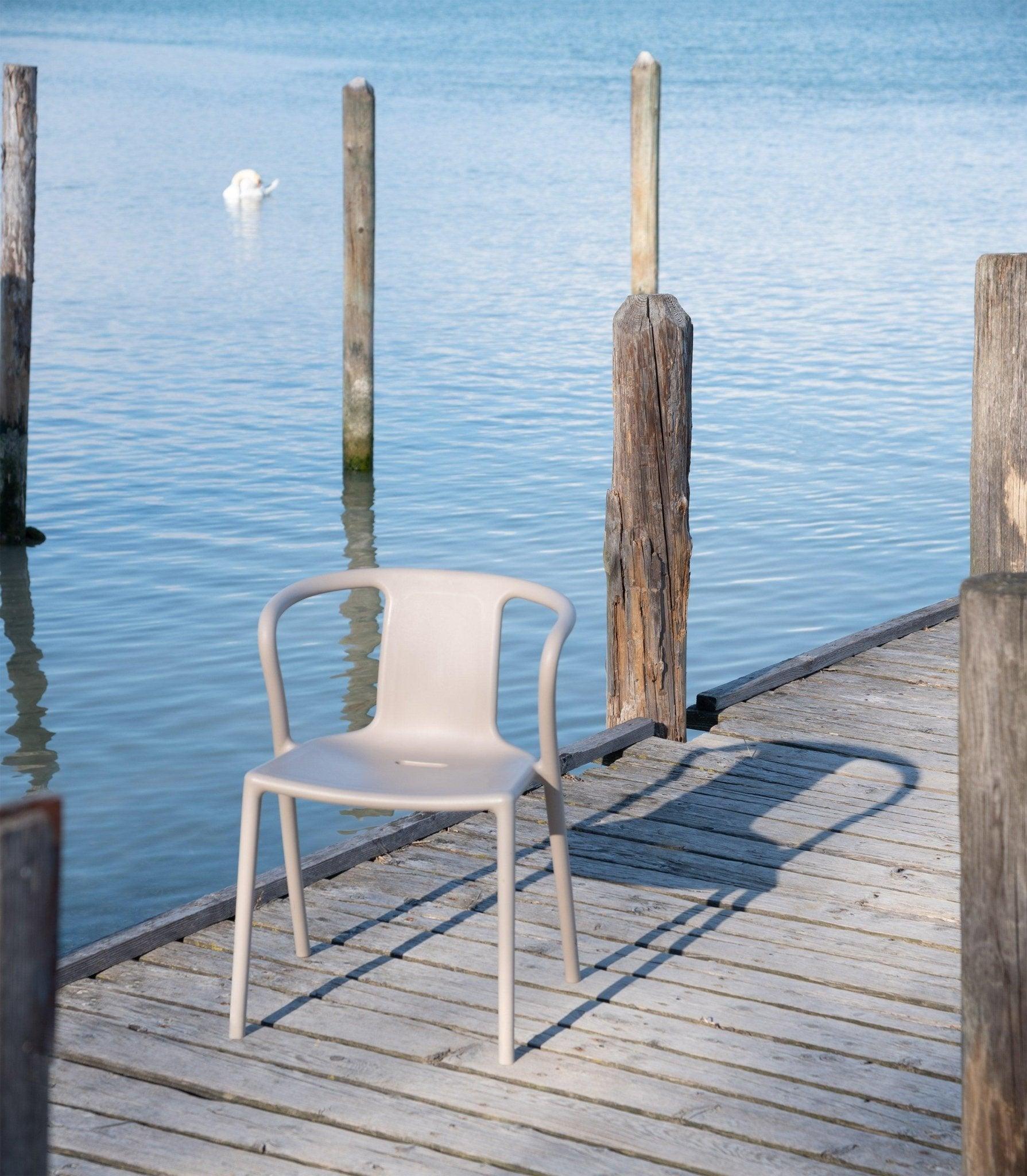 Krzesło z podłokietnikami AIR biały Magis Eye on Design