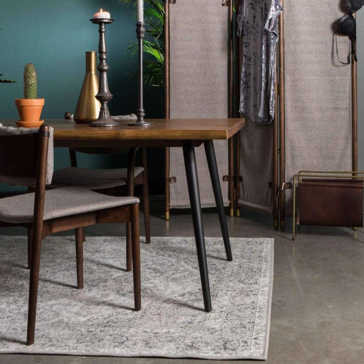 Krzesło z podłokietnikami TORRANCE beżowy Dutchbone Eye on Design