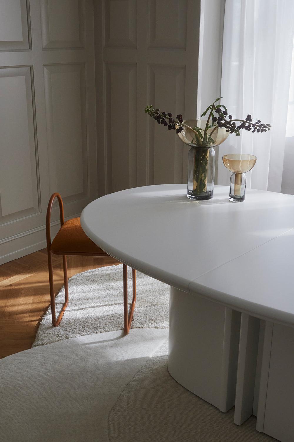 Krzesło z tkaniną boucle ANGUI bursztynowy AYTM Eye on Design