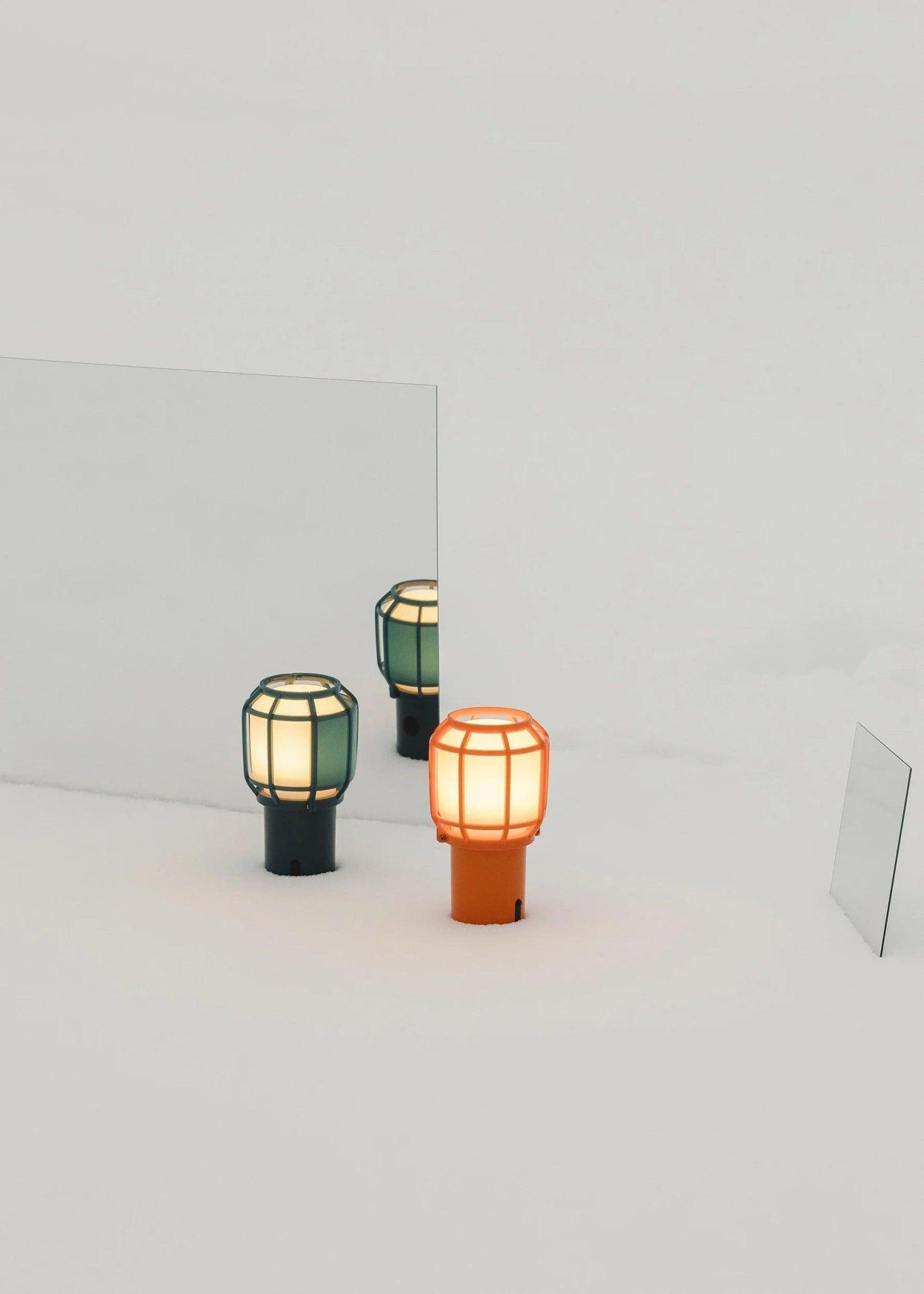 Lampa akumulatorowa CHISPA niebieski Marset Eye on Design