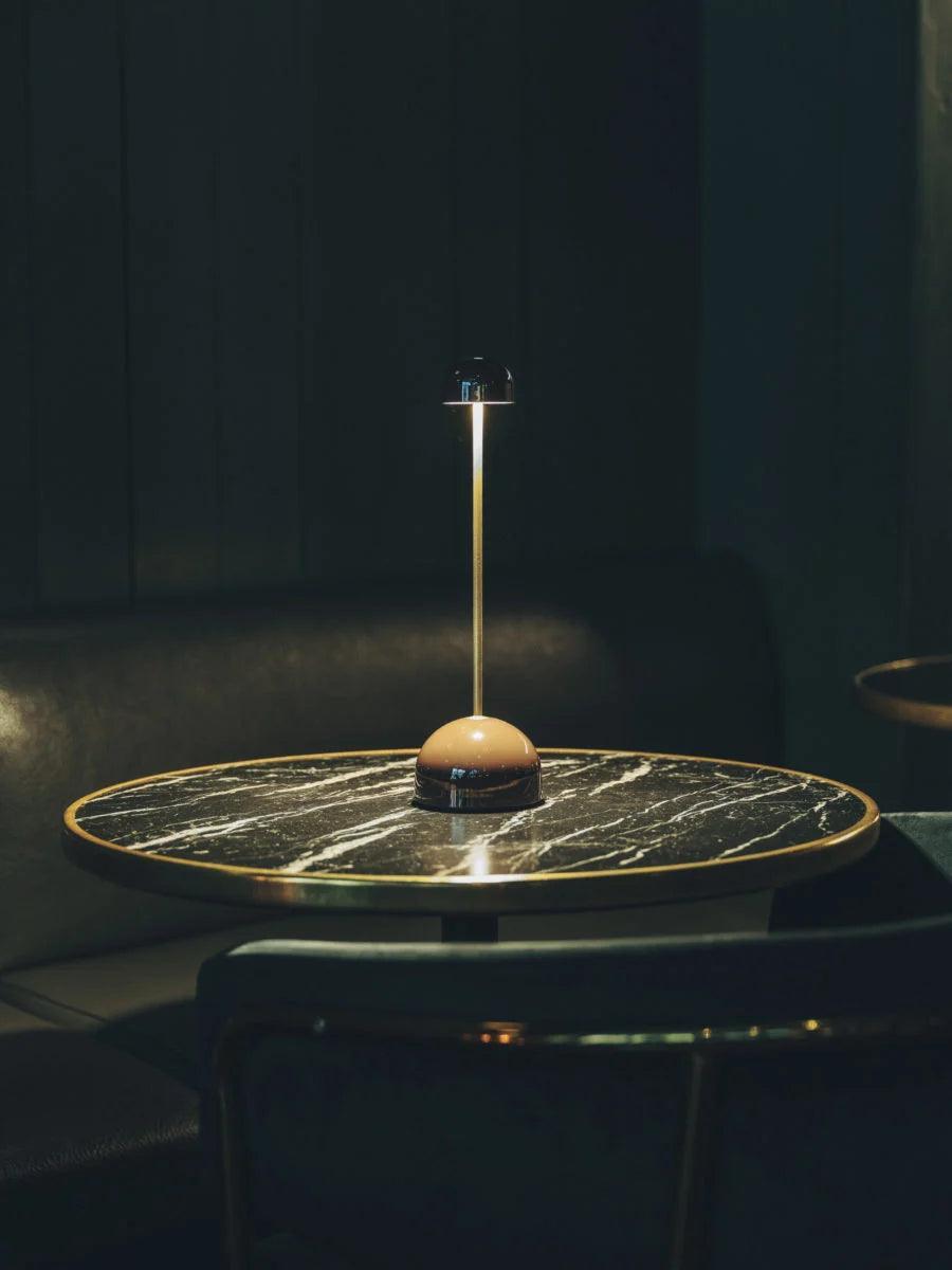 Lampa akumulatorowa SIPS zielony ze złotym Marset Eye on Design