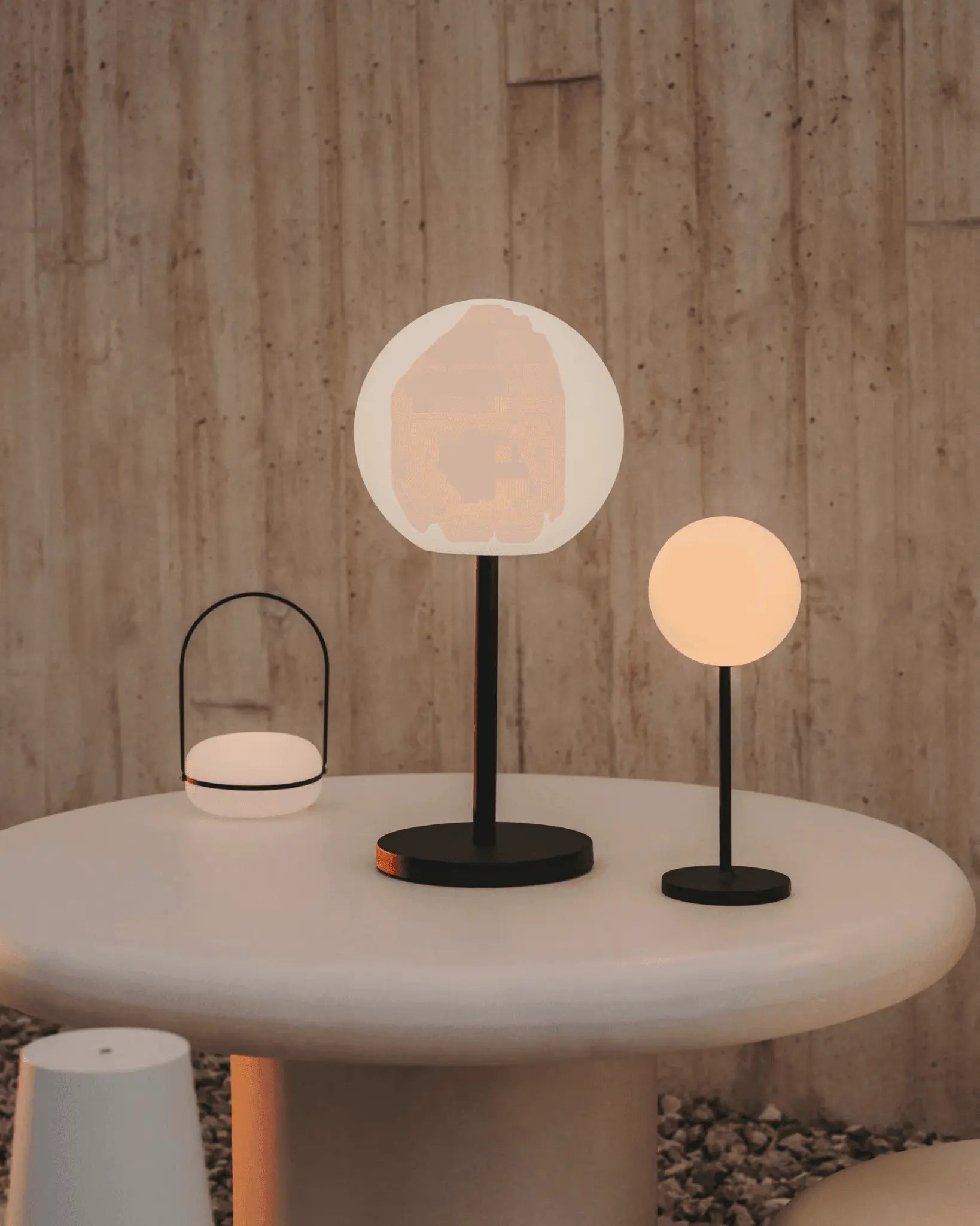 Lampa stołowa zewnętrzna akumulatorowa DINESH czarny – Kave Home