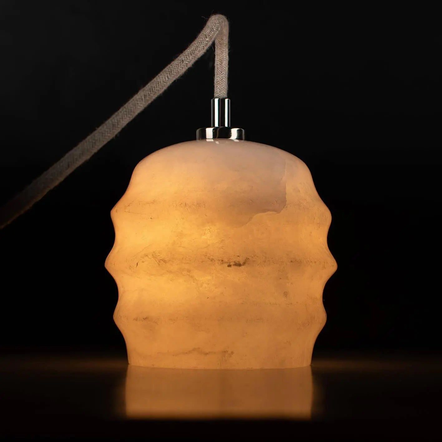 Lampa alabastrowa wisząca KALLIOPE mosiężny – marmur i mosiądz