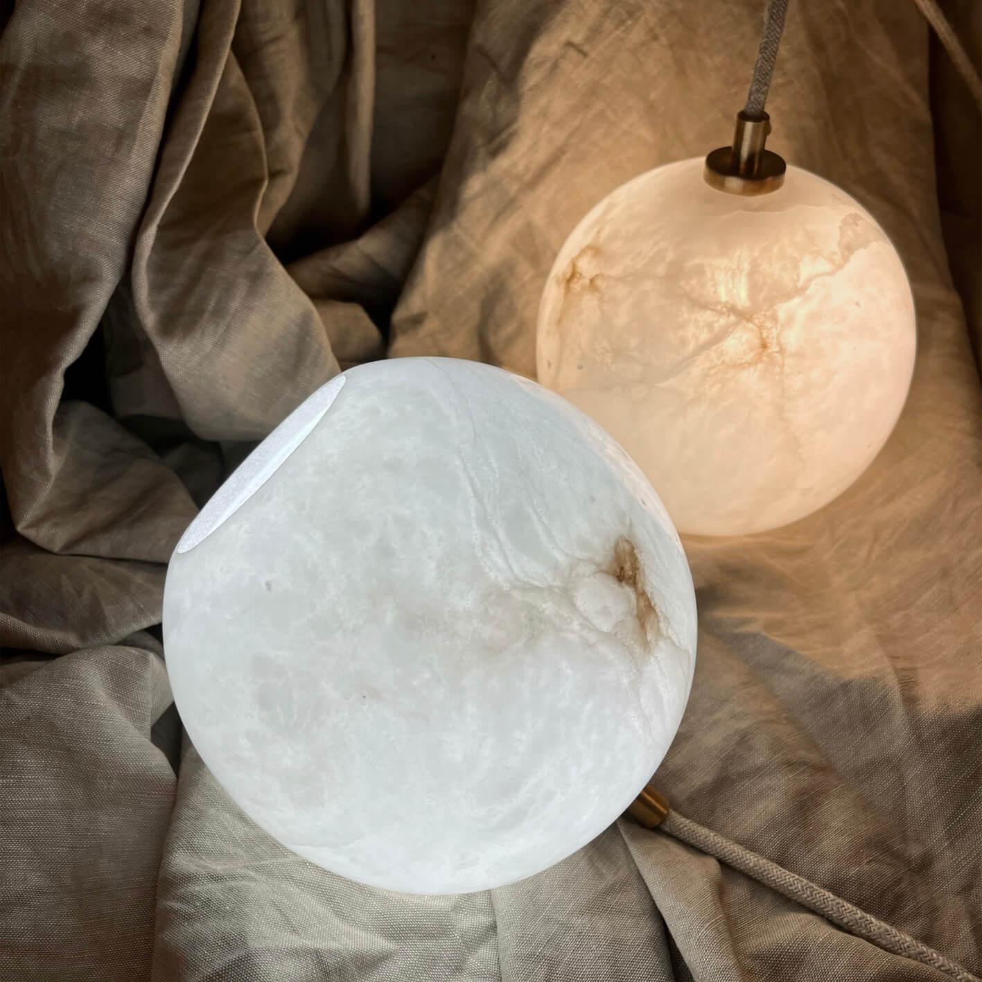 Lampa alabastrowa wisząca SELENE nikiel Embassy Interiors Eye on Design