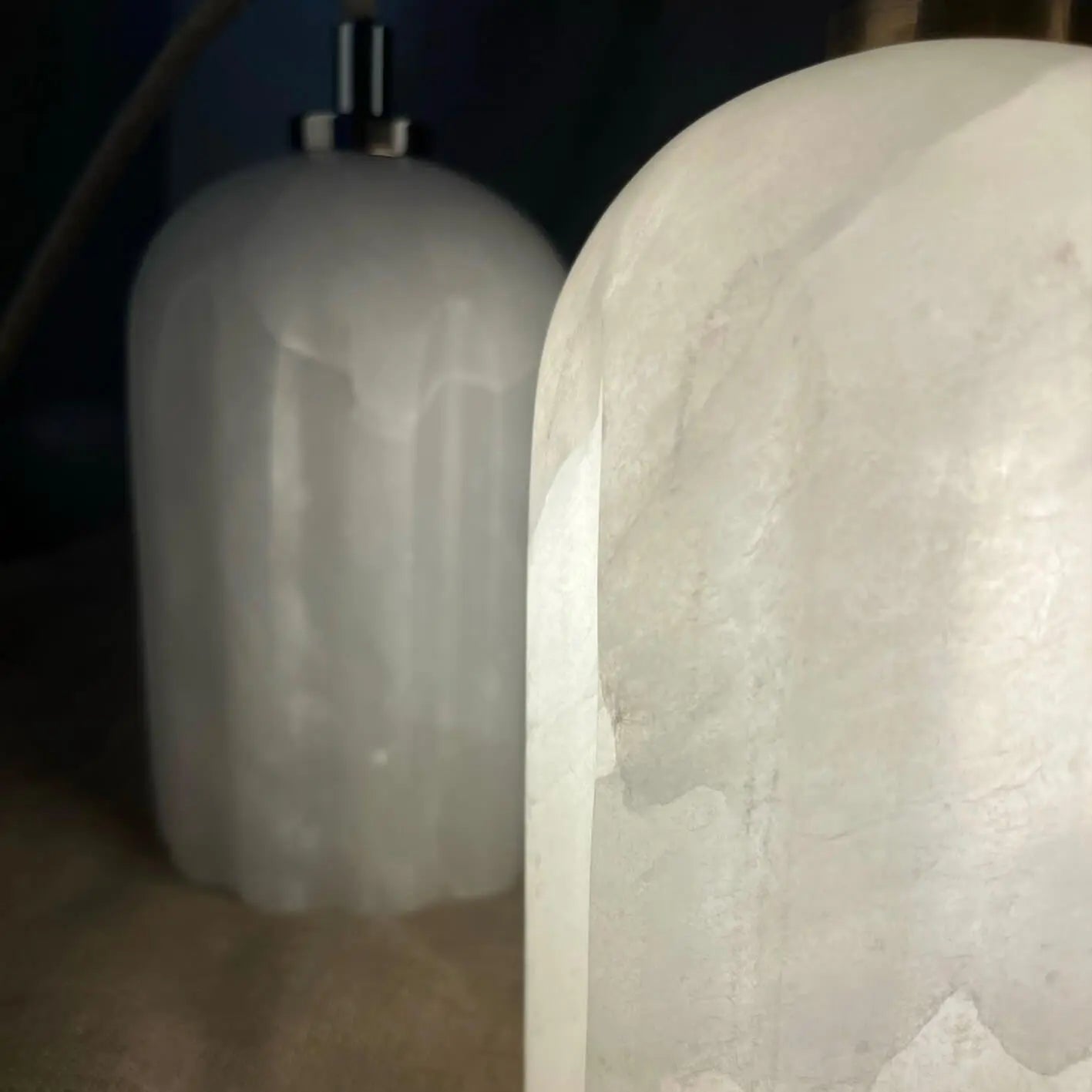 Lampa alabastrowa wisząca URANIA nikiel, marka Embassy Interiors