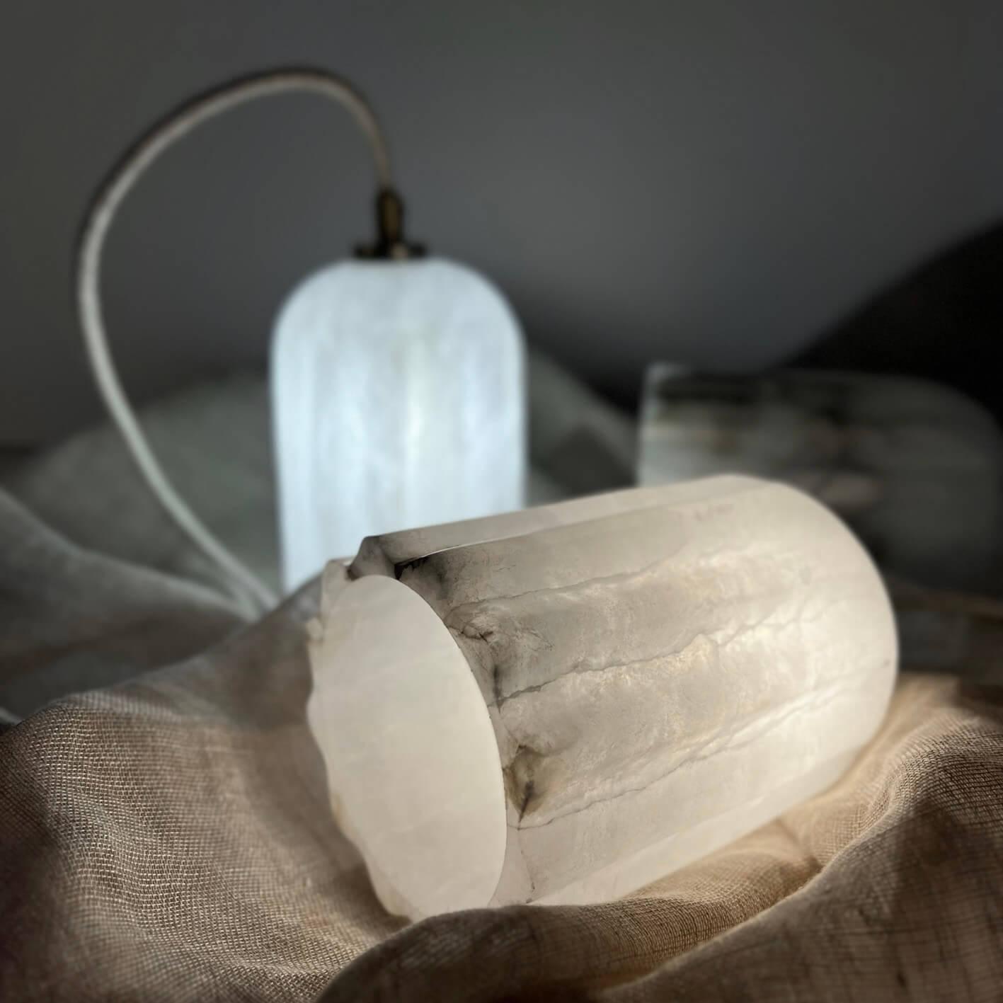 Lampa alabastrowa wisząca URANIA nikiel Embassy Interiors Eye on Design