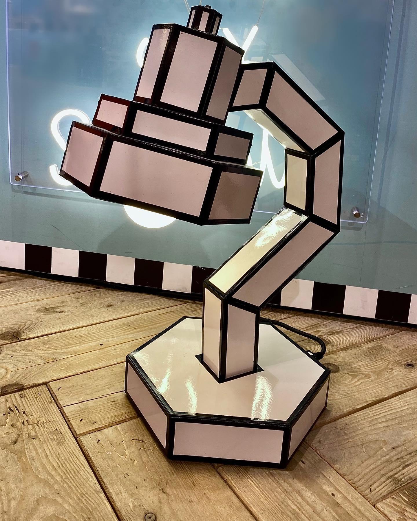 Lampa biurkowa CUT 'N PASTE biały z czarną obramówką Seletti Eye on Design