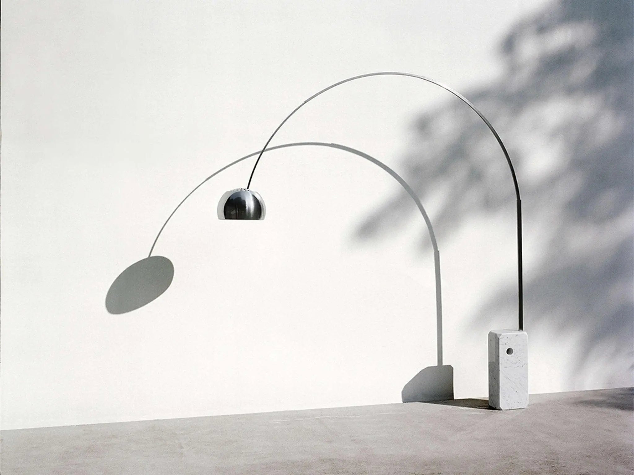 Lampa podłogowa ARCO LED marmur – styl vintage