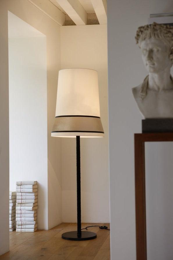 Lampa podłogowa AUDREY biały z czarnym wykończeniem Contardi Eye on Design