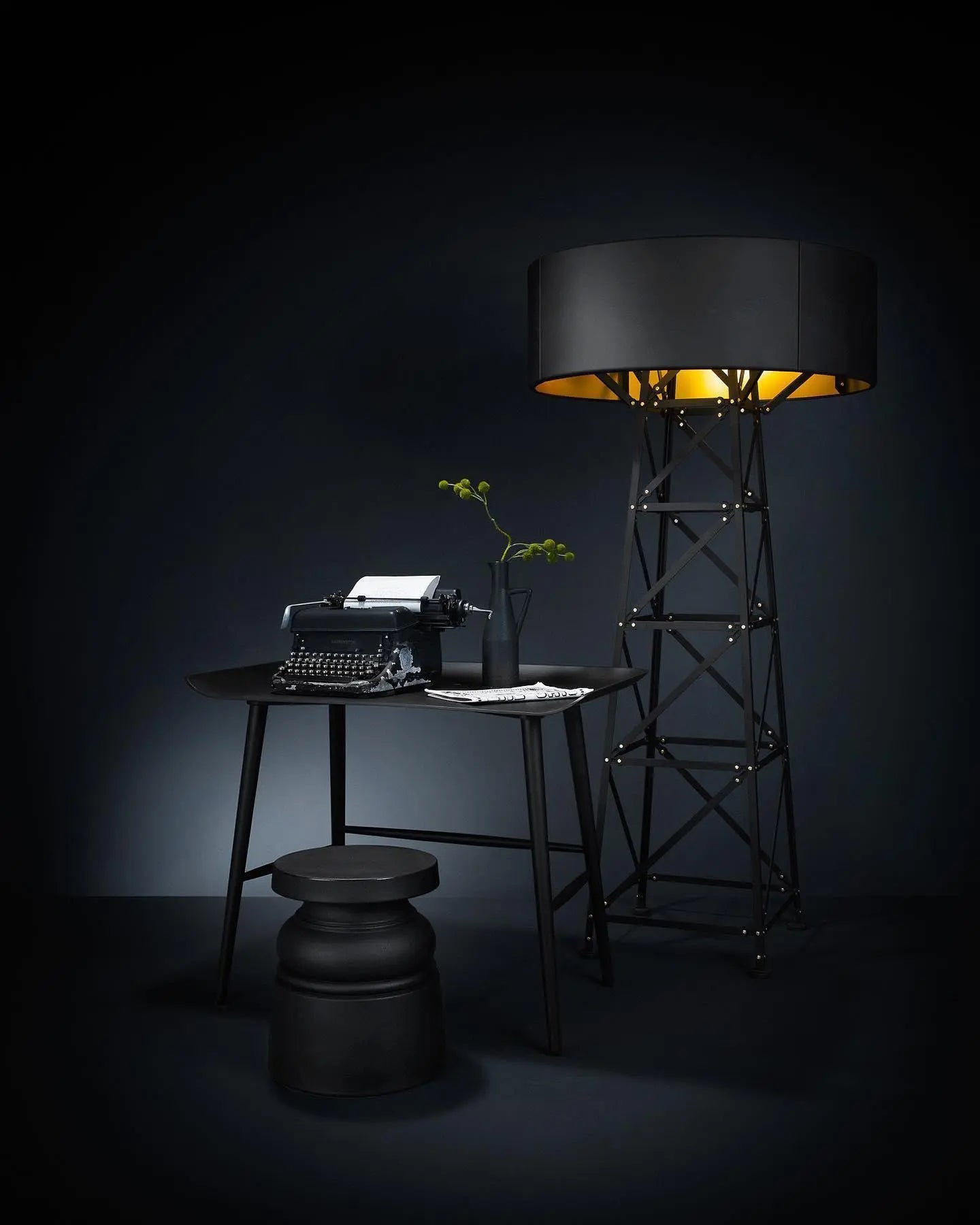 Lampa stojąca CONSTRUCTION czarny – Moooi