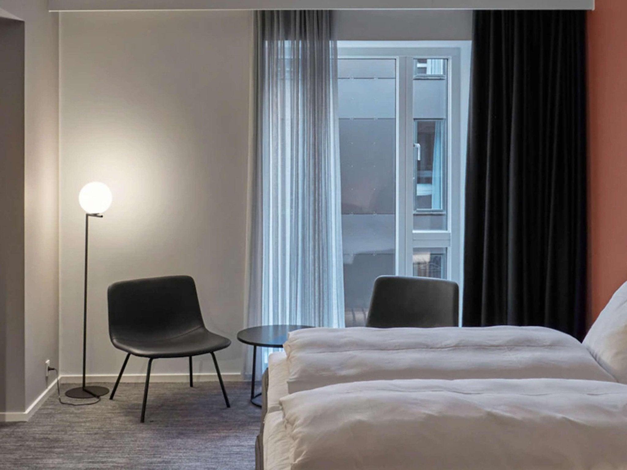 Lampa podłogowa IC LIGHTS czarny Flos Eye on Design