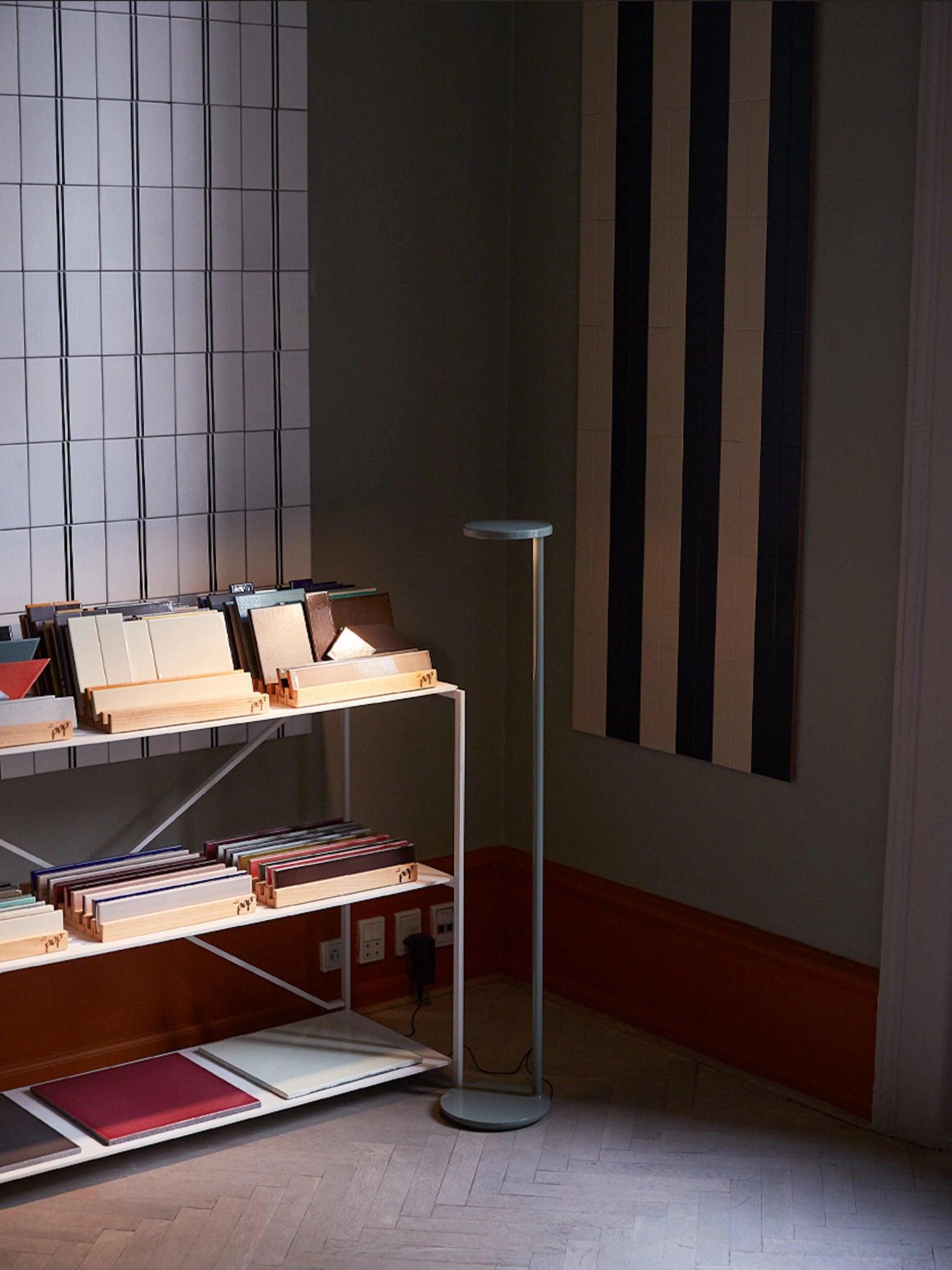 Lampa podłogowa OBLIQUE szałwiowy Flos Eye on Design