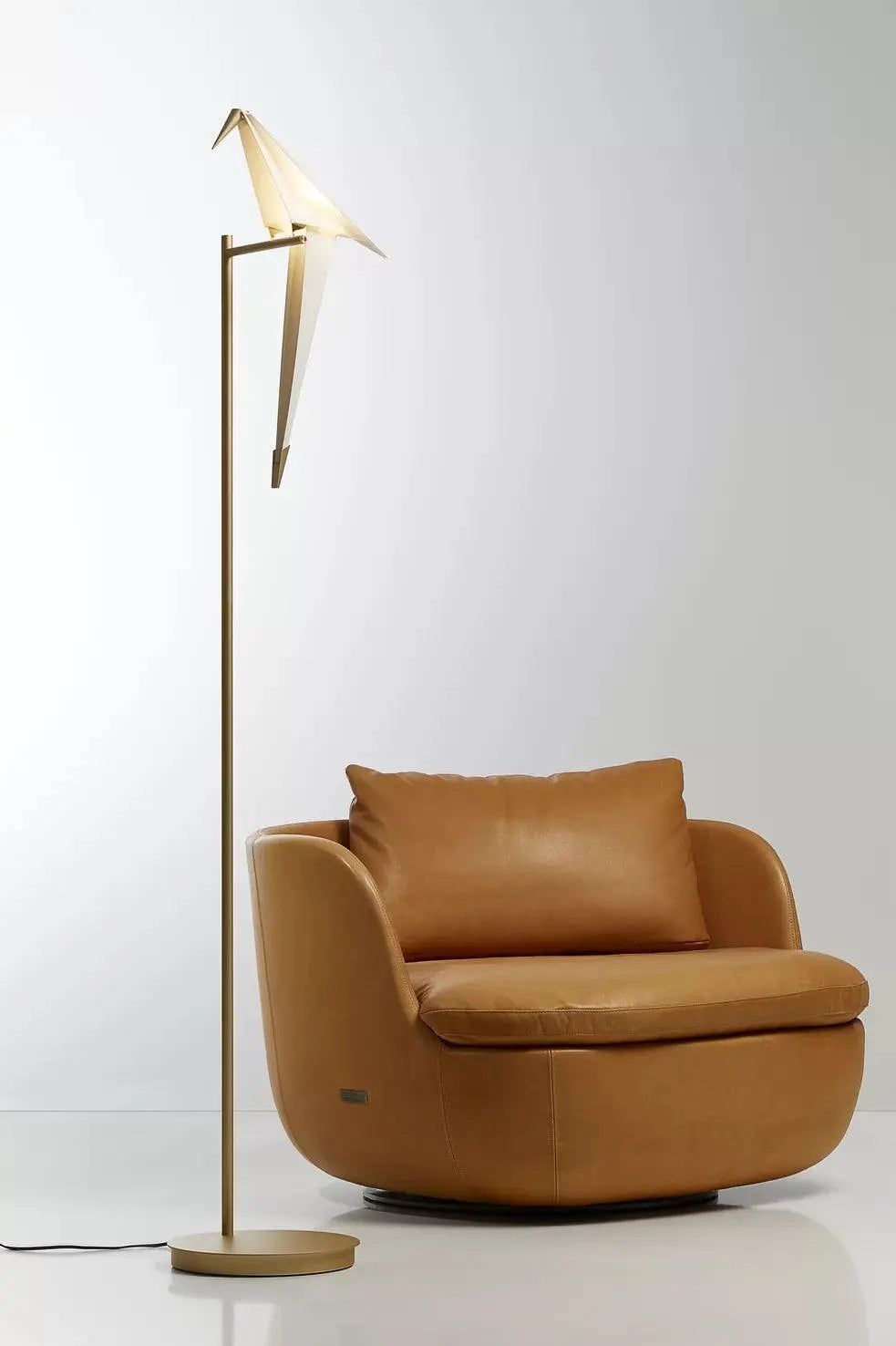 Lampa stojąca PERCH biały ze złotym – metal