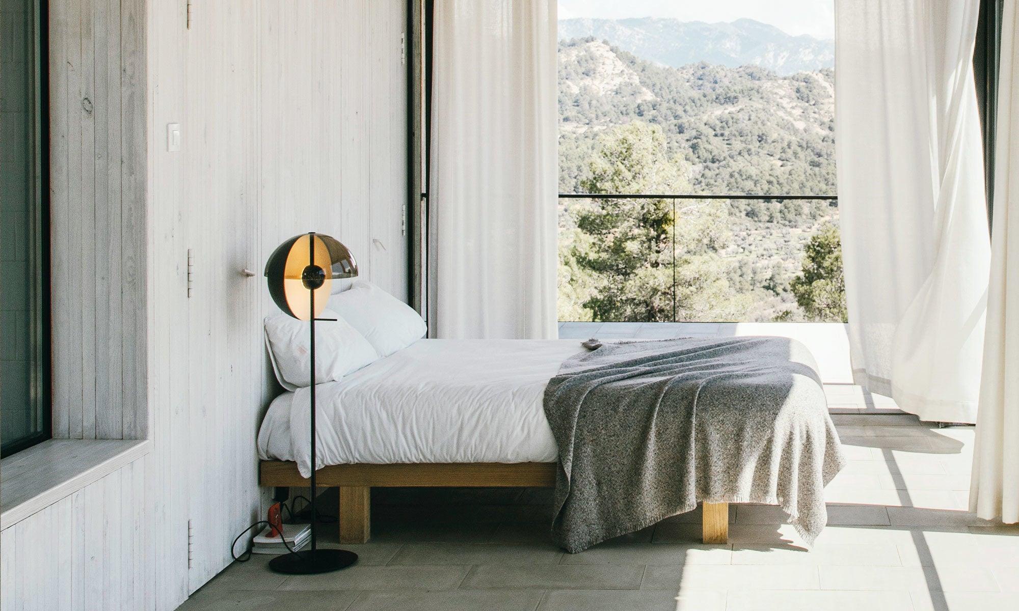 Lampa podłogowa THEIA czarny Marset Eye on Design