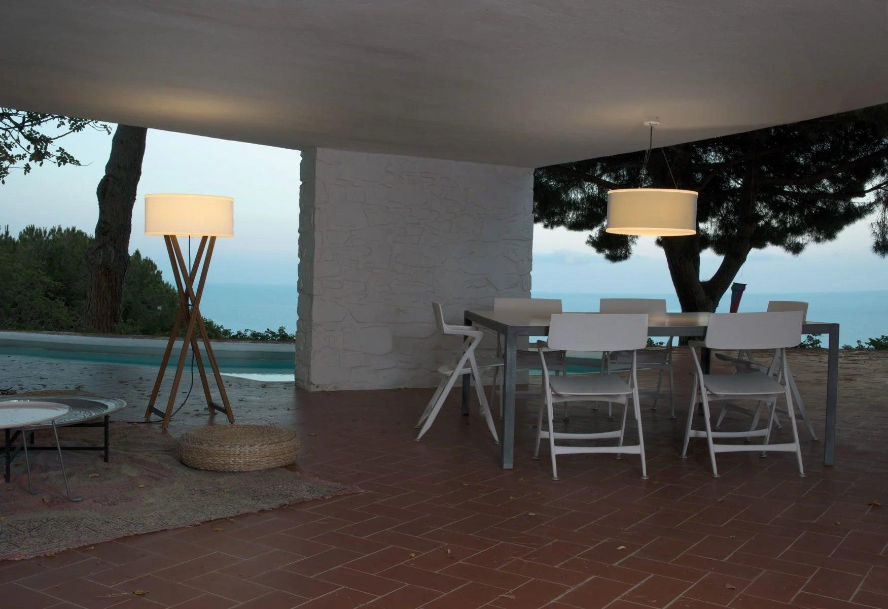 Lampa podłogowa zewnętrzna CALA drewno iroko Marset Eye on Design