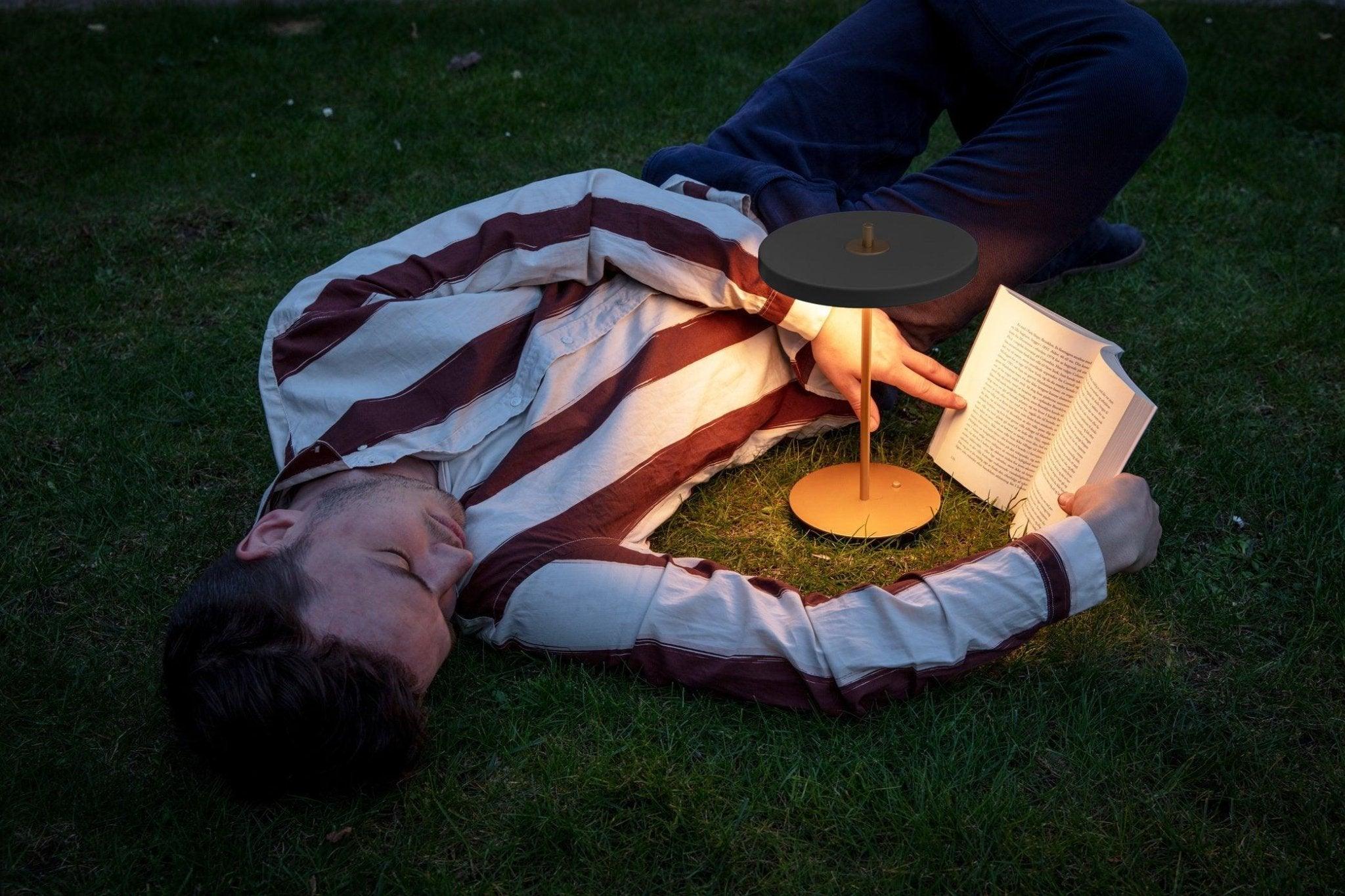 Lampa przenośna ASTERIA MOVE antracytowy UMAGE Eye on Design