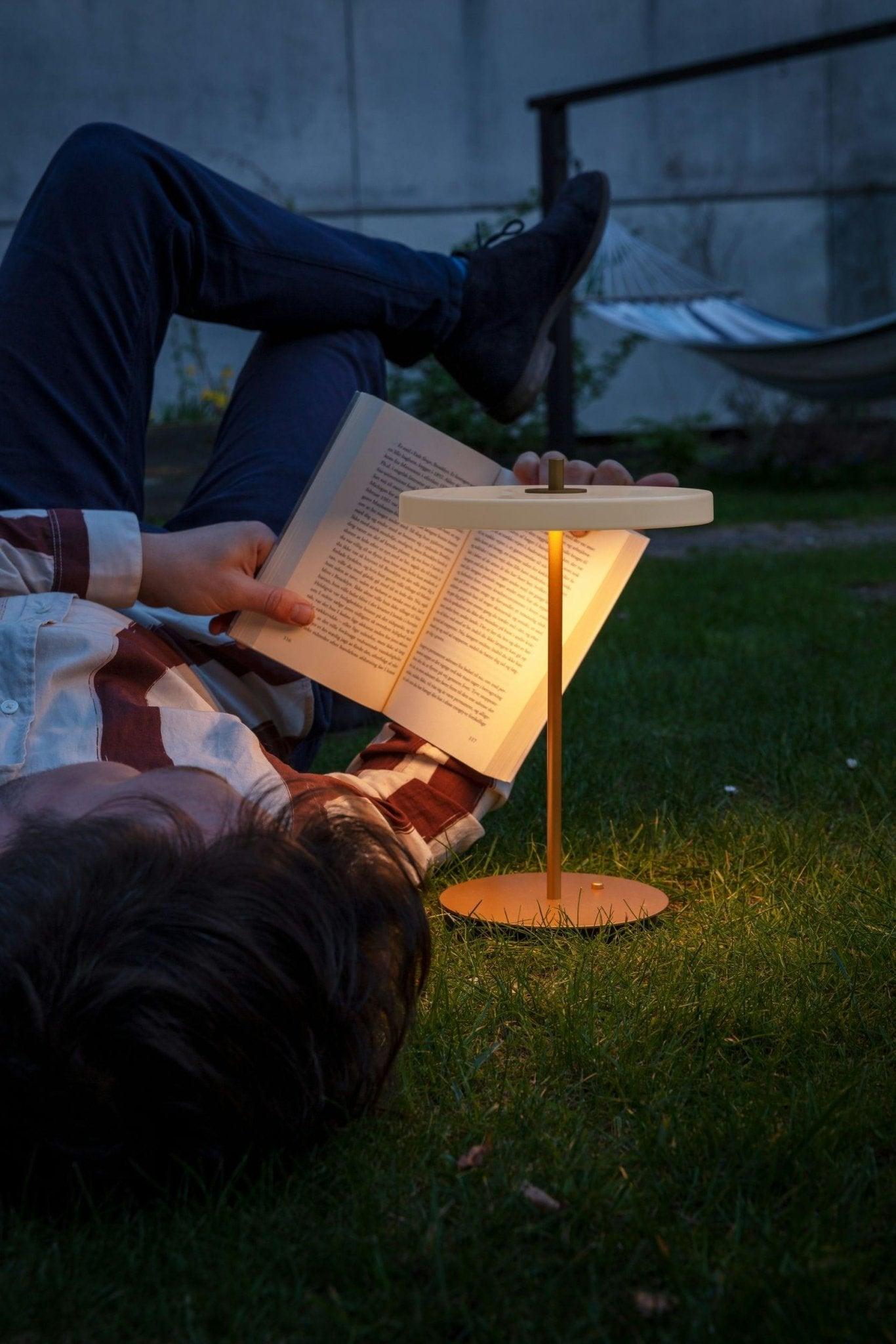 Lampa przenośna ASTERIA MOVE perłowy UMAGE Eye on Design