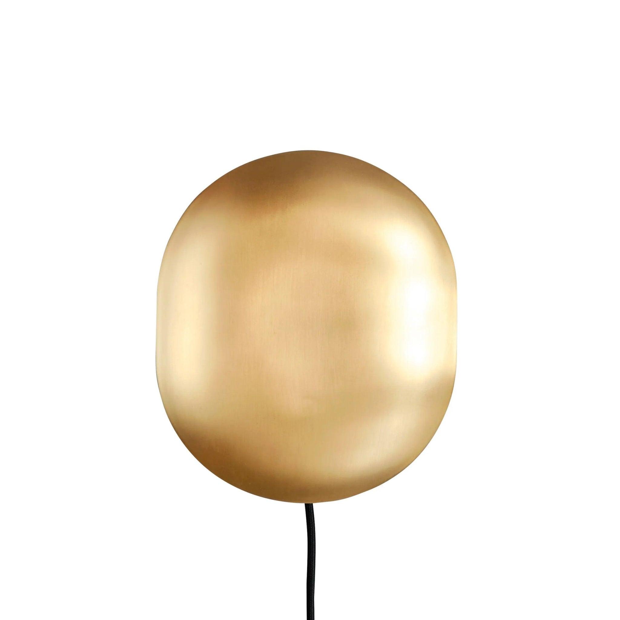 Lampa ścienna CLAM mosiądz 101 Copenhagen Eye on Design